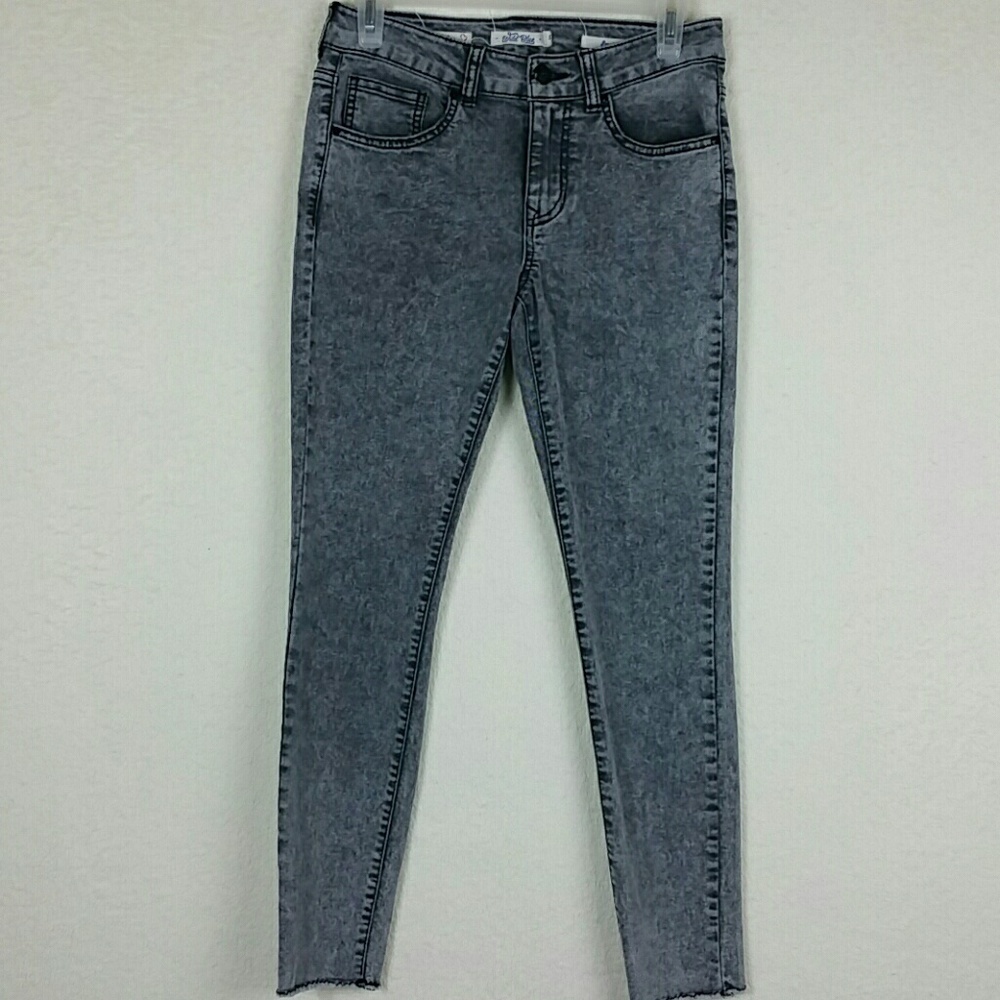 Wild blue gray acid wash raw hem skinny jeans size 5
